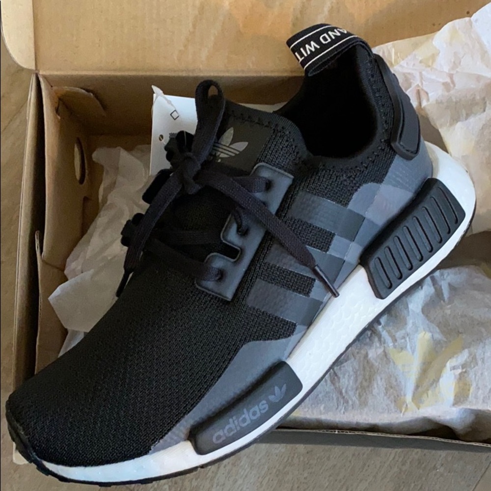 Womans Black Addias Originals NMD R1
